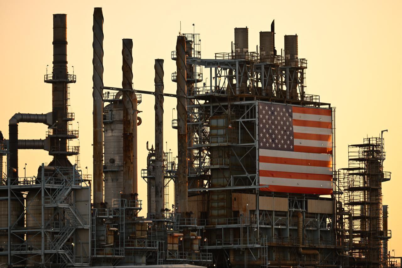 A US flag is displayed outside of the Marathon Petroleum Corp. Los Angeles Refinery in Carson, California on September 22, 2026. (AFP Photo)