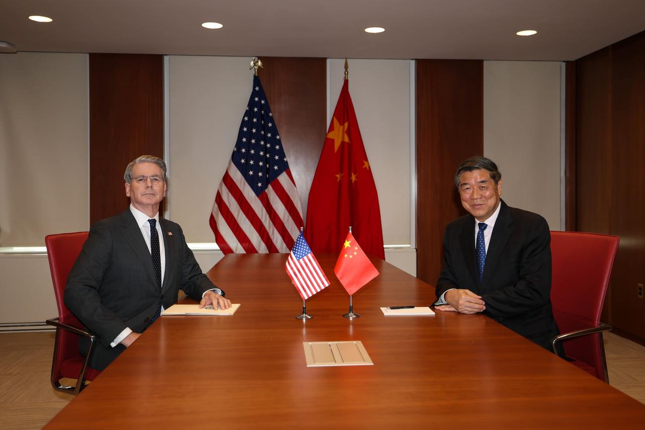U.S. Treasury Secretary Scott Bessent and Chinese Vice Premier He Lifeng meet for economic and trade discussions in Washington, D.C, Sept. 23, 2026. (Photo via X/@SecScottBessent)