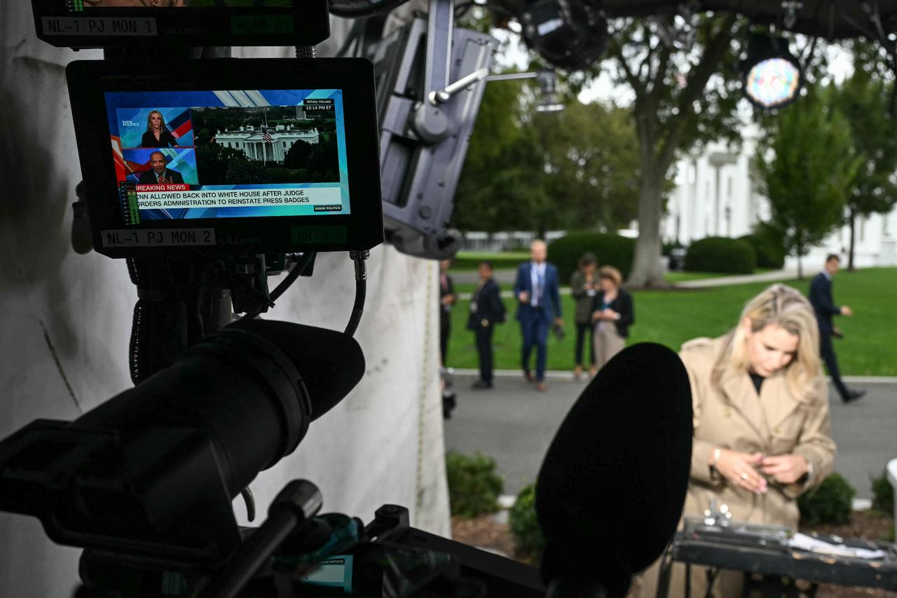 CNN, MS NOW and Politico regain White House access   Image