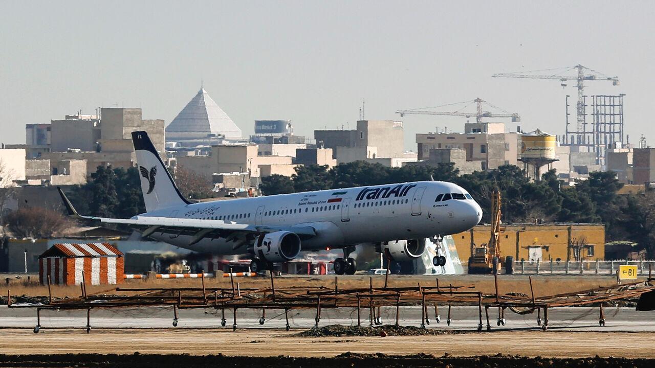 An Airbus A321 airliner arrives at Mehrabad International Airport during the delivery of the first batch of planes to the Iranian state airline, Iran Air, in the capital, Tehran, Jan. 12, 2017. (AFP Photo)