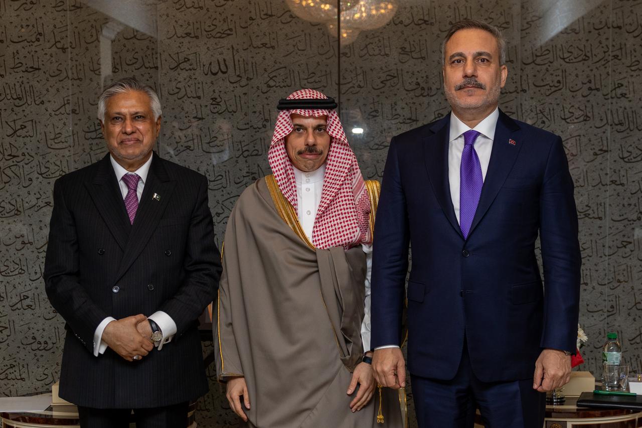 Mecca pact mulls urgent meeting as Saudi cleric urges troops to fight Houthis Image