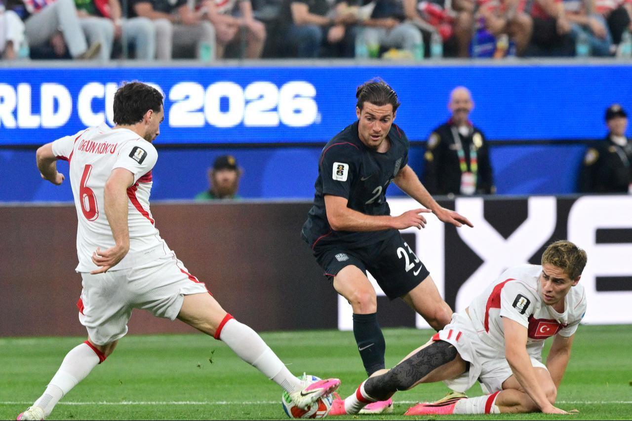 Orkun Kokcu (6) of Turkyie celebrates with his teammates after scoring a goal during the 2026 FIFA World Cup First Stage Group D match between Turkiye and USA at the Los Angeles Stadium (SoFi Stadium) in Inglewood, California, United States, June 25, 2026. (AA Photo)