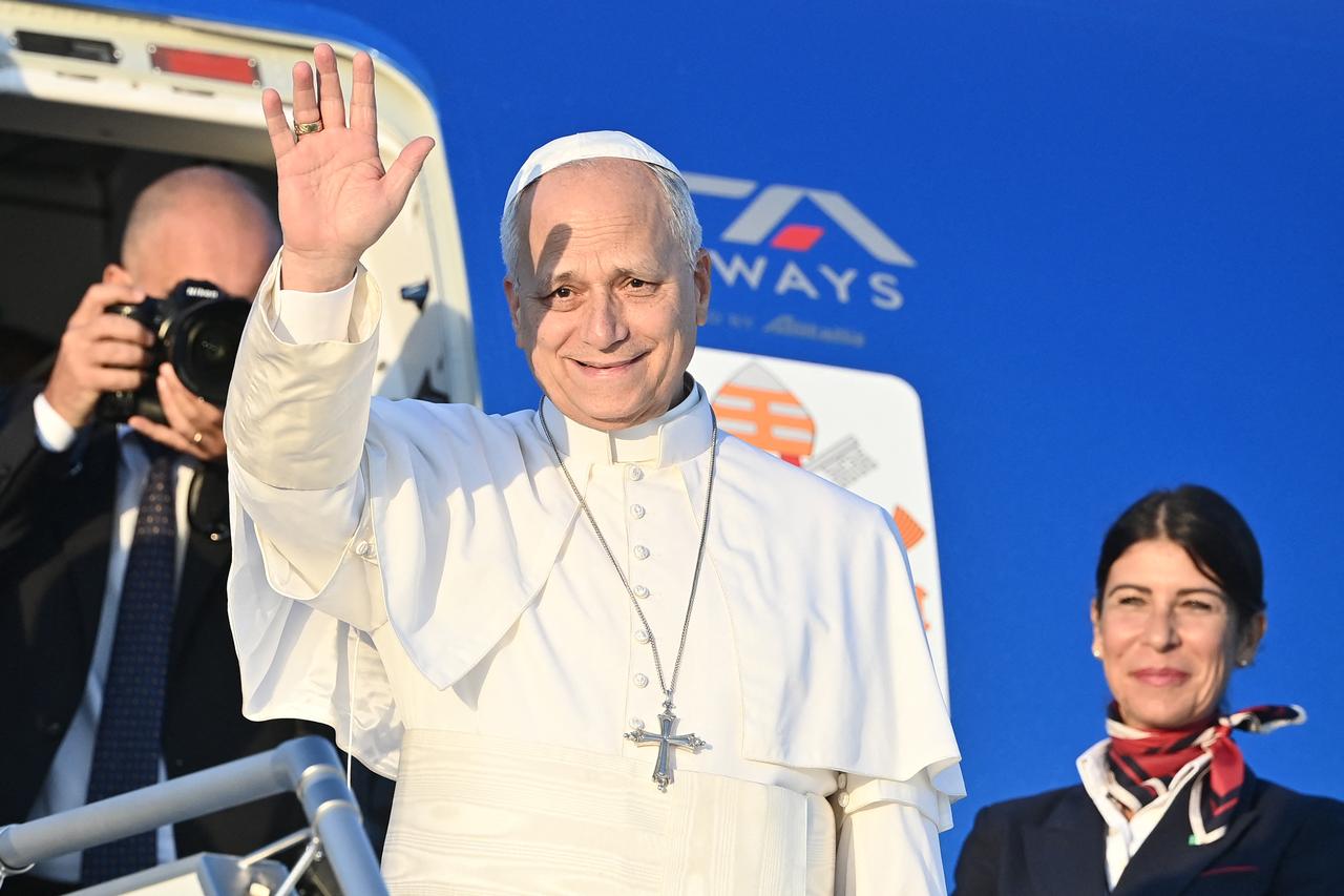 Pope Leo XIV touches down in France for four-day visit Image