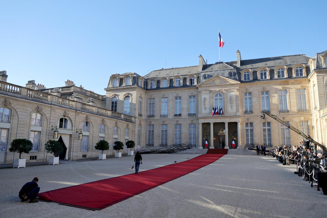 A red carpet is installed in the courtyard of the Elysee Presidential Palace ahead of the Pope's arrival for a meeting with the French President in Paris on September 25, 2026. (AFP Photo)