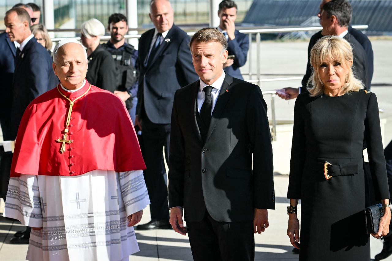 Pope Leo XIV touches down in France for four-day visit Image
