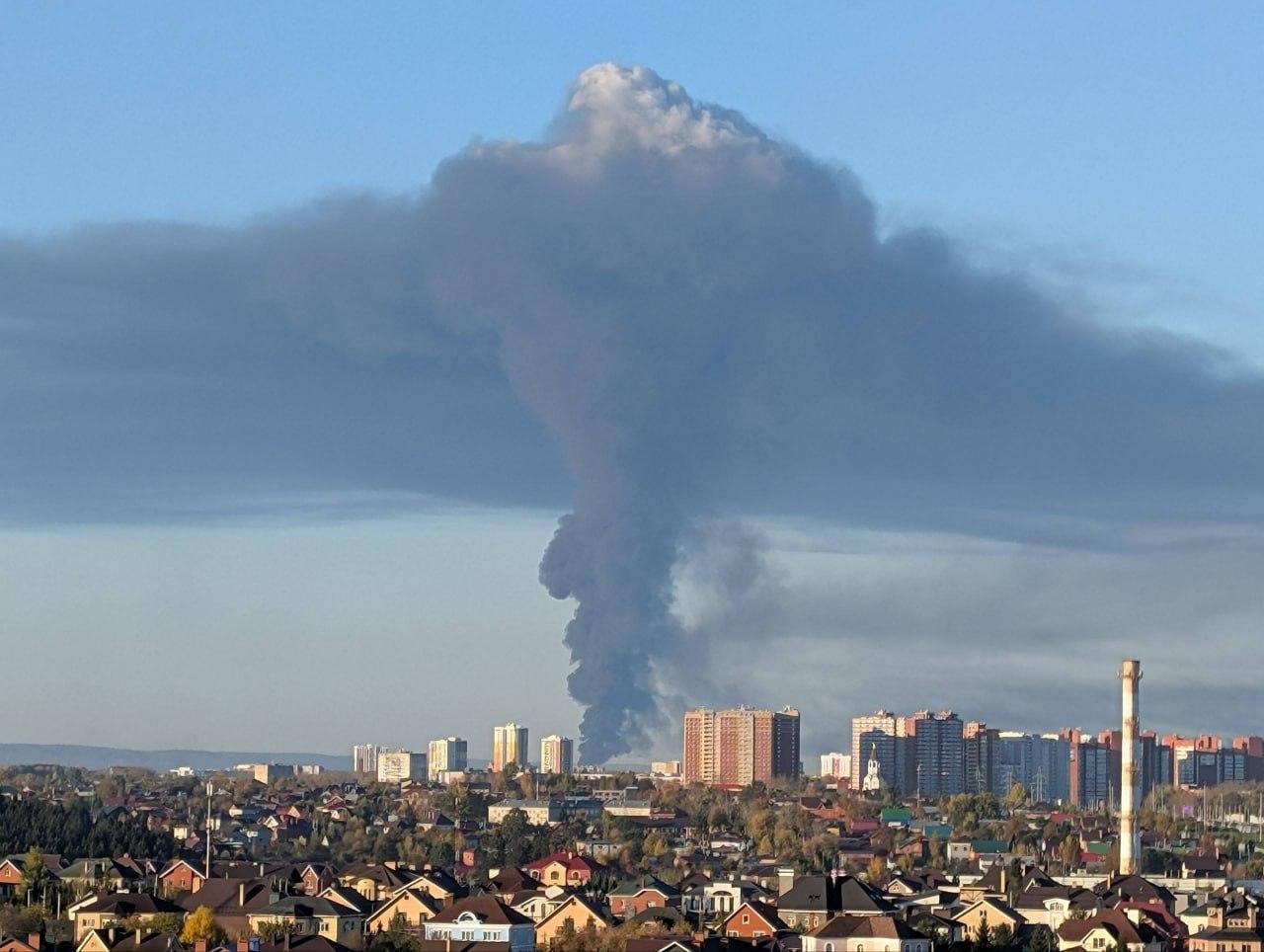 The photo shows the column of smoke rising from a refinery in Perm, which was targeted by Ukrainian drones overnight in Russia on Sept. 25, 2026. (Photo via Telegram)