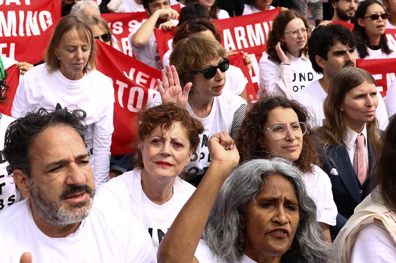 US actress Susan Sarandon (2nd L) and activist Chelsea Manning (R) join pro-Palestinian demonstrators in New York, on September 24, 2026. (AFP Photo)
