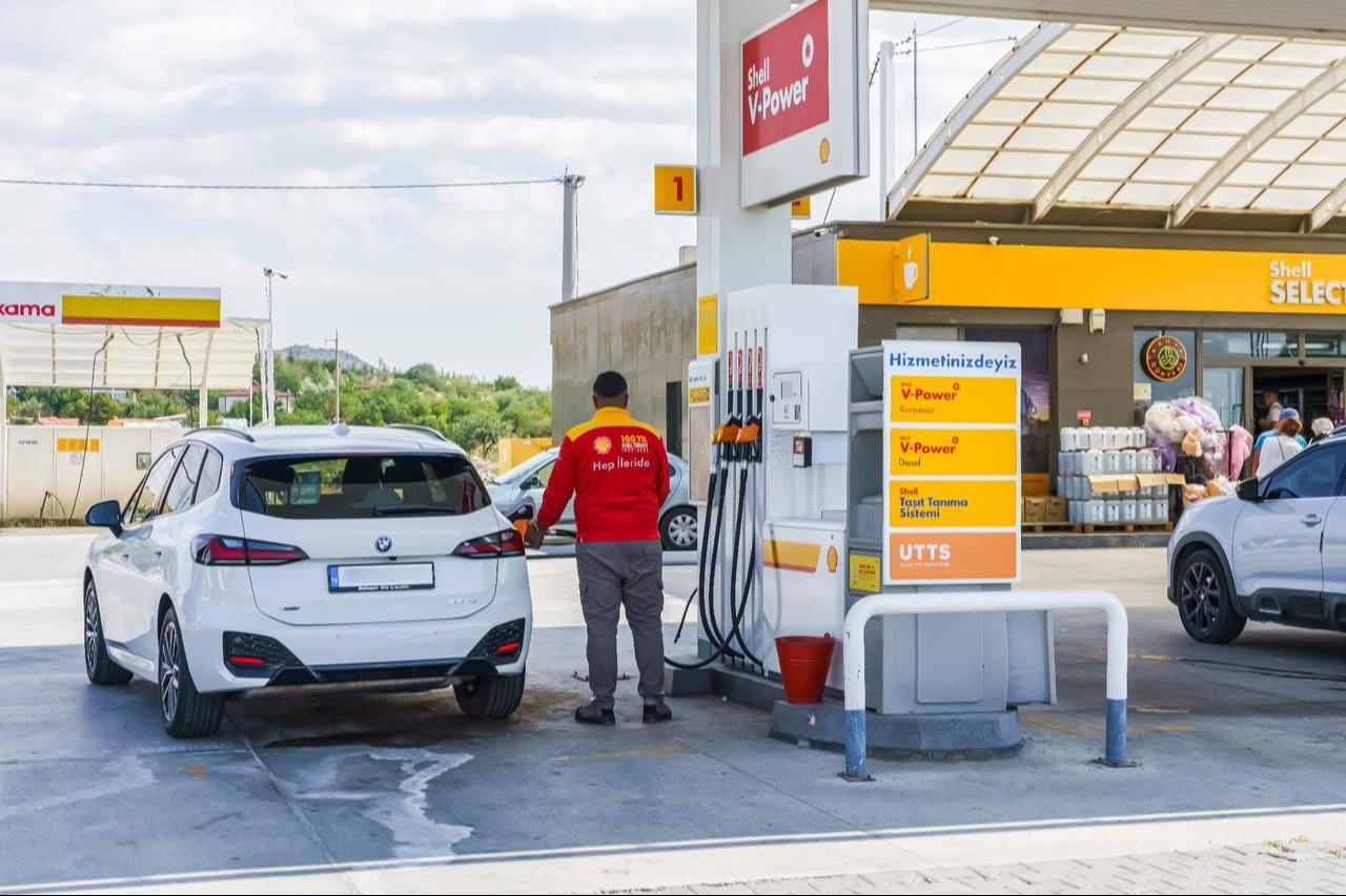 A car refuels at a Shell station in Nevsehir, Türkiye, Sep. 18, 2025. (Adobe Stock Photo)