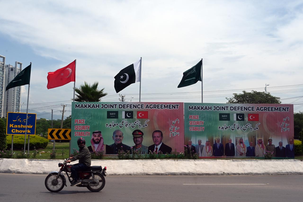 Türkiye, Saudi Arabia, Pakistan explore ways to assist Riyadh under Mecca pact