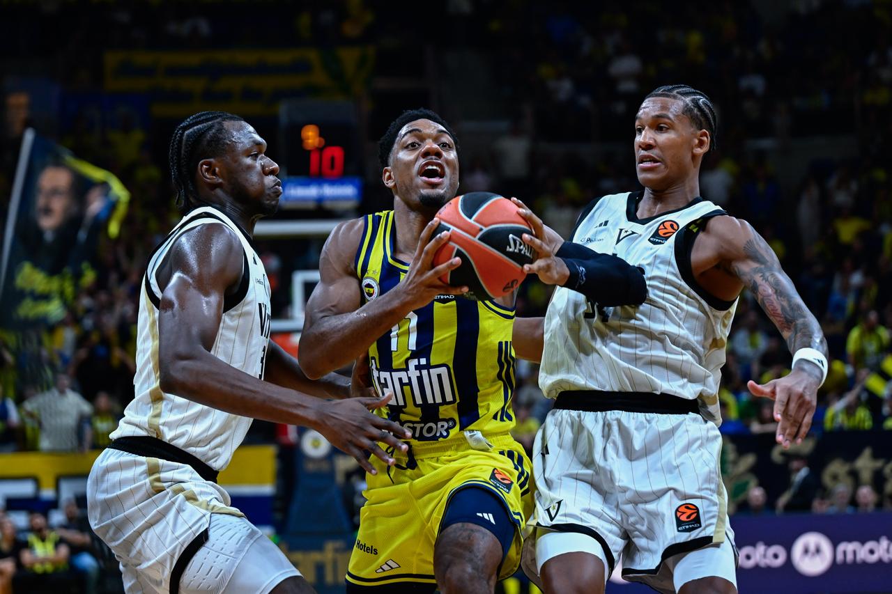 Fenerbahce opens EuroLeague season with win as Besiktas, Anadolu Efes fall short