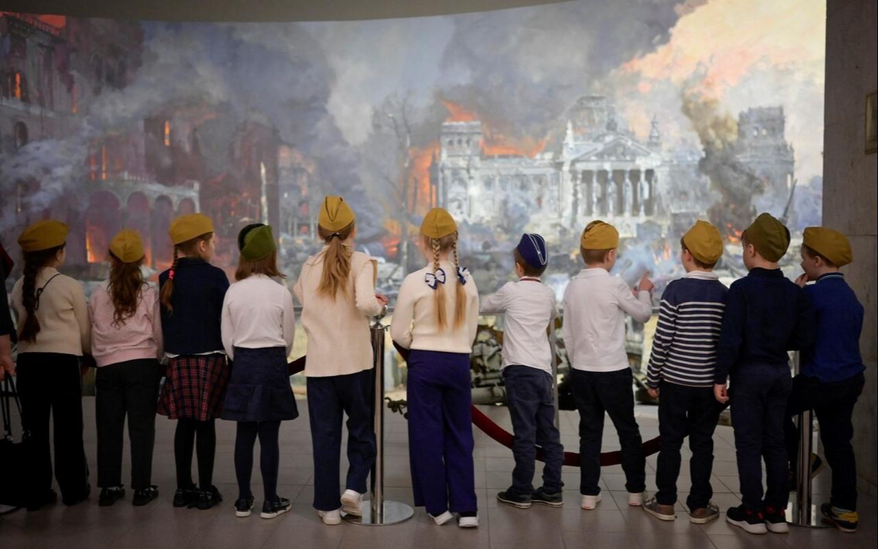 A group of children visits the Museum of the Great Patriotic War in Moscow, Russia, on May 8, 2024. (AFP Photo)