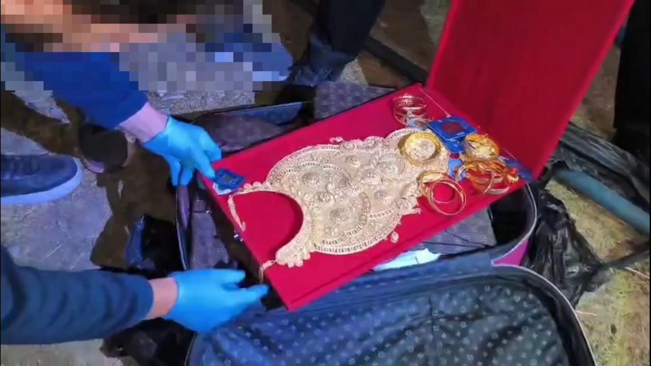 Photo shows gold jewelry seized by Turkish police during an operation targeting Mehmet Fatih Tancalan, known online as “Vanli Kara Haydar,” photo accessed on Sept. 26, 2026. (IHA Photo)