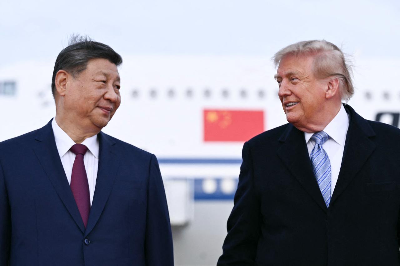 US President Donald Trump greets Chinese President Xi Jinping upon arrival at Joint Base Andrews in Maryland on September 23, 2026. (AFP Photo)