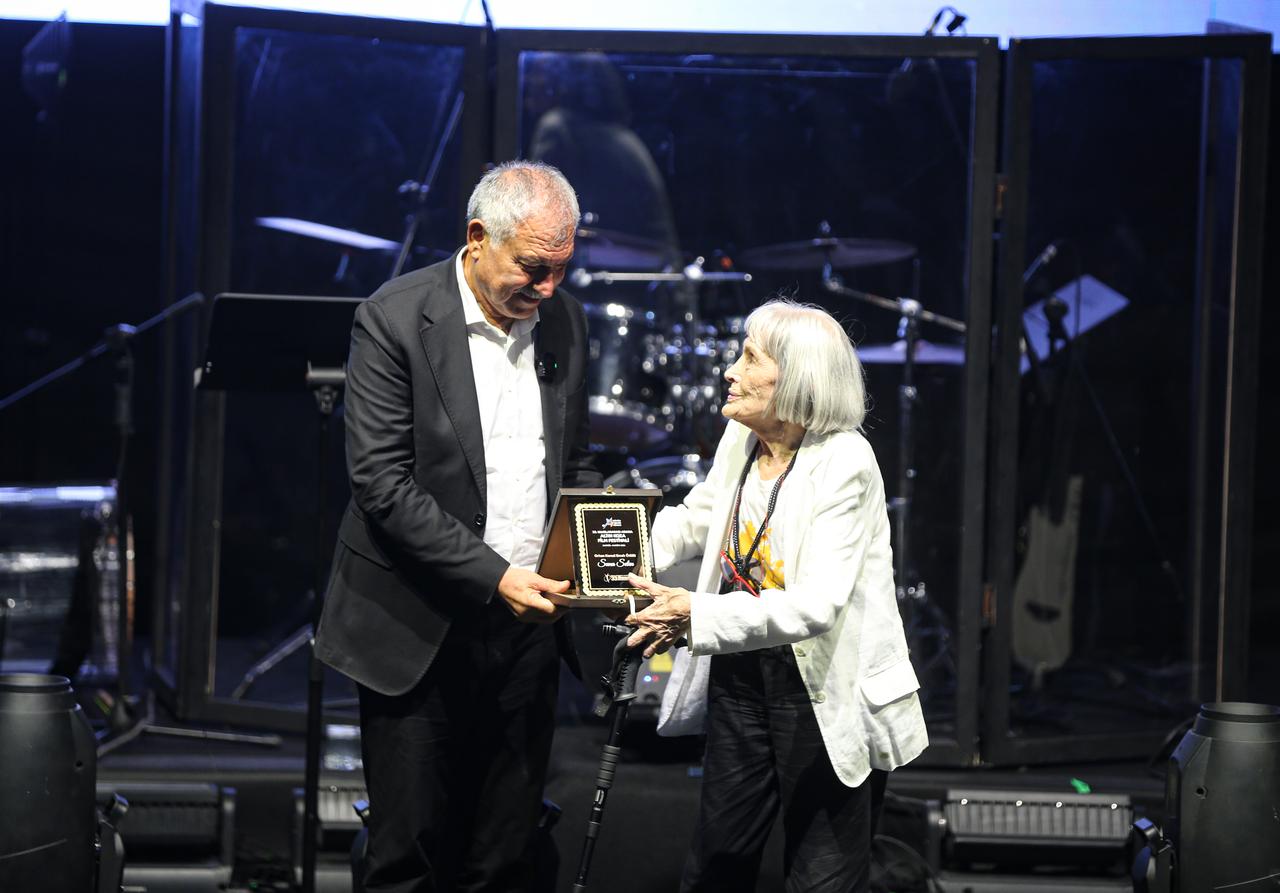 Actress Suna Selen receives the Orhan Kemal Labor Award during the opening ceremony of the 33rd International Adana Golden Boll Film Festival in Adana, Türkiye, Sept. 26, 2026. (AA Photo)