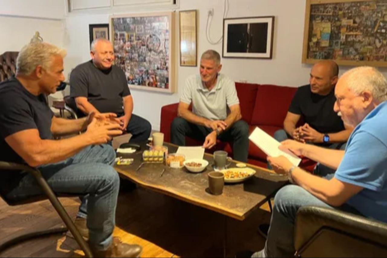 Israeli opposition leaders sign pact to unseat Netanyahu Image