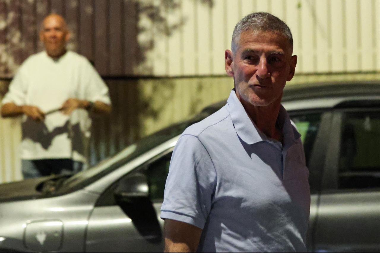 HaDemokratim ("The Democrats") party leader and former Knesset member Yair Golan, arrives at the house of former Israeli prime minister and opposition leader Yair Lapid, who hosts a meeting for the leaders of the Change Bloc in Tel Aviv, Sept. 26, 2026. (AFP Photo)