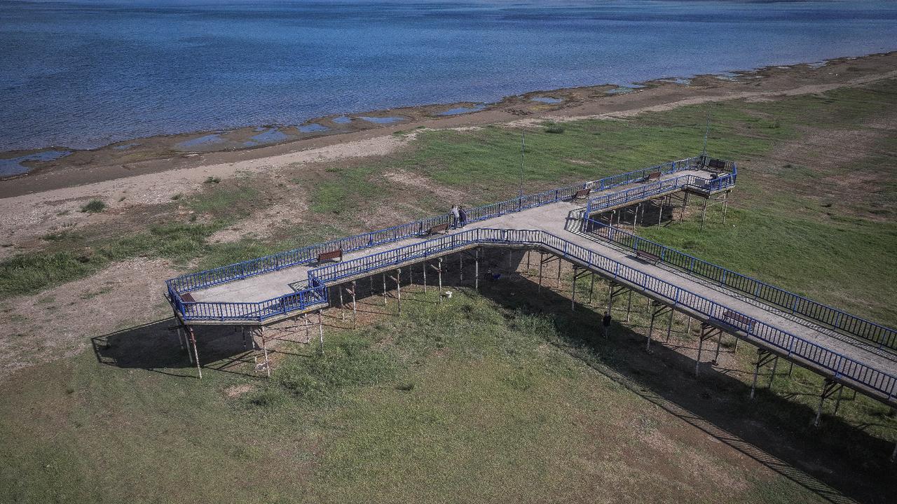 Lake Iznik pulls back nearly 200 meters from shore amid drought, heavy water use