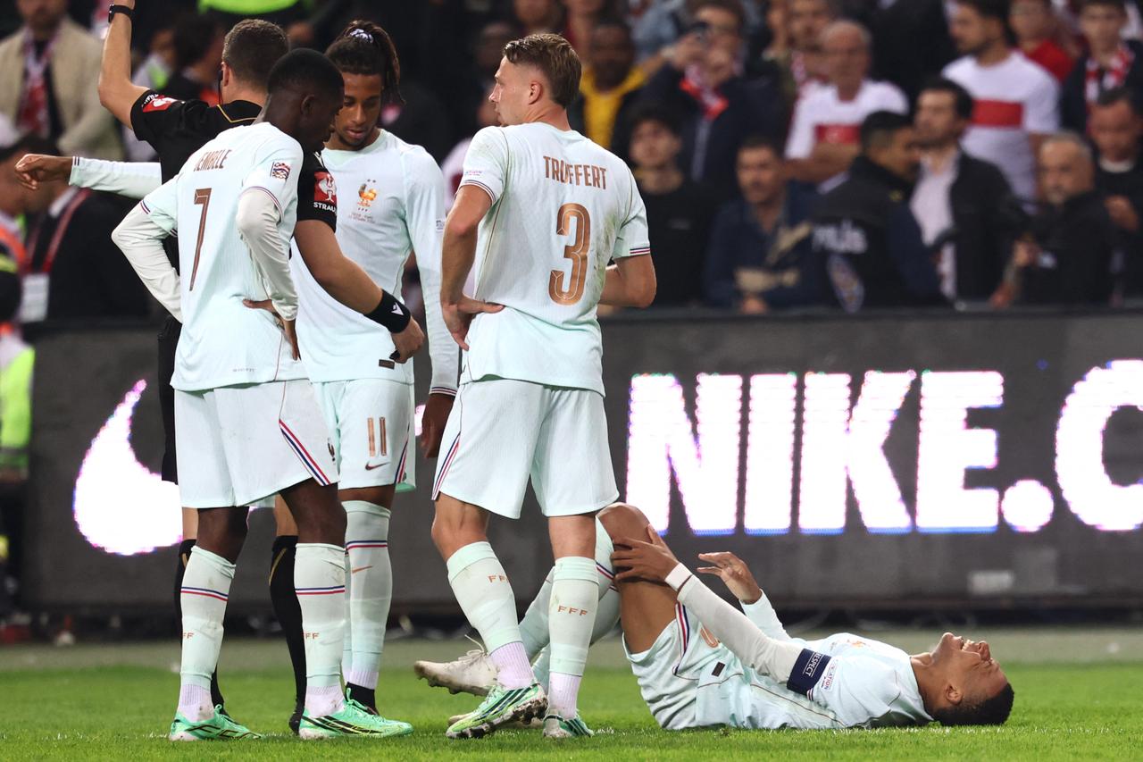 Mbappe to miss France's 3 Nations League matches with knee injury