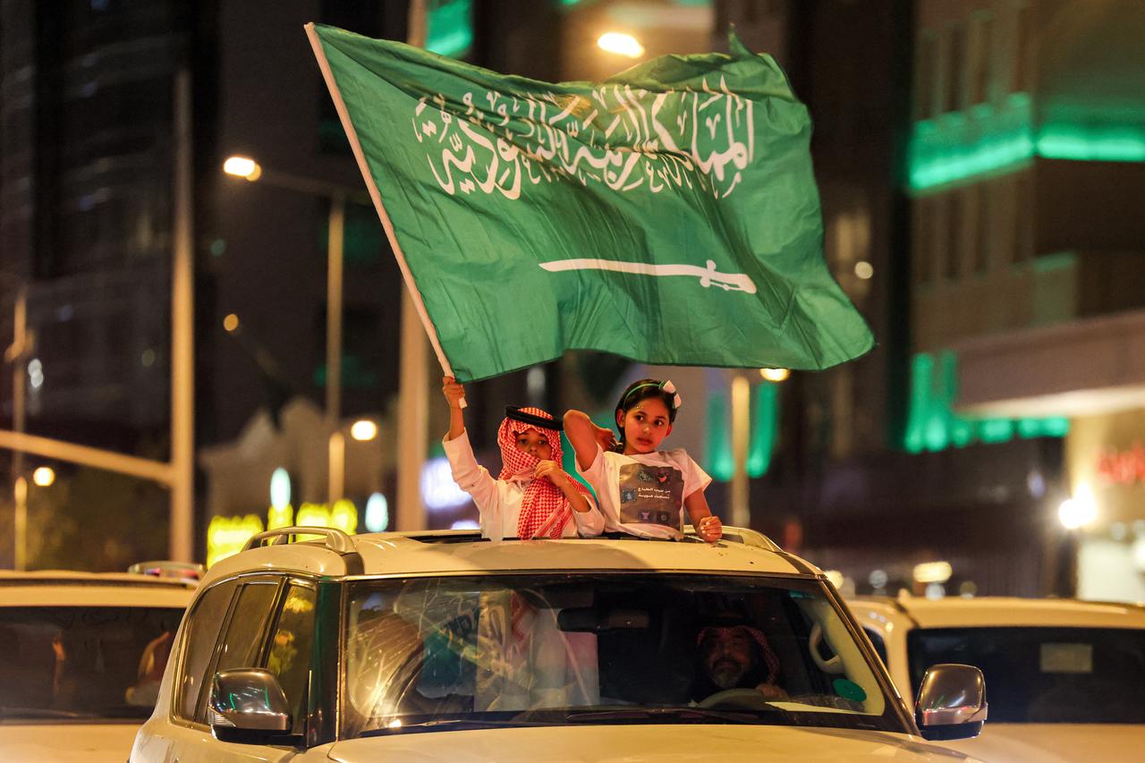 Riyadh schools go remote for a week with no official reason amid Houthi attacks Image