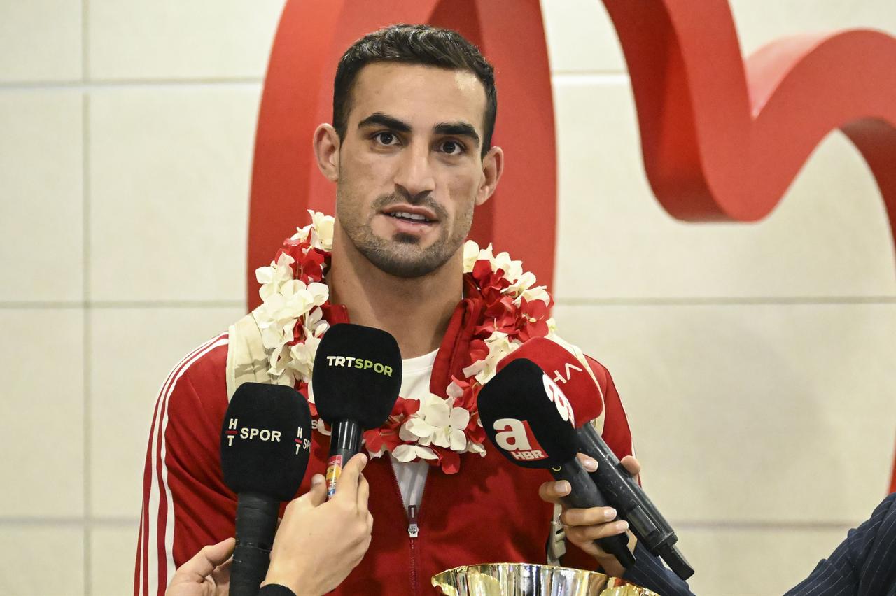 Emrah Yaşar, a Turkish national boxer, speaks to reporters after returning from the 2026 European Boxing Championships at Sabiha Gokcen Airport in Istanbul, Türkiye, Sept. 26, 2026. (AA Photo)