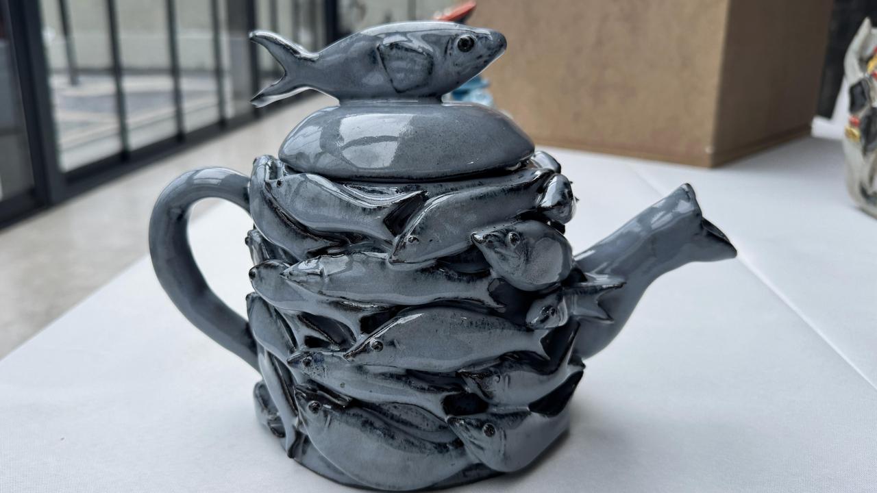 Türkiye Black Sea town opens cultural center with teapot show