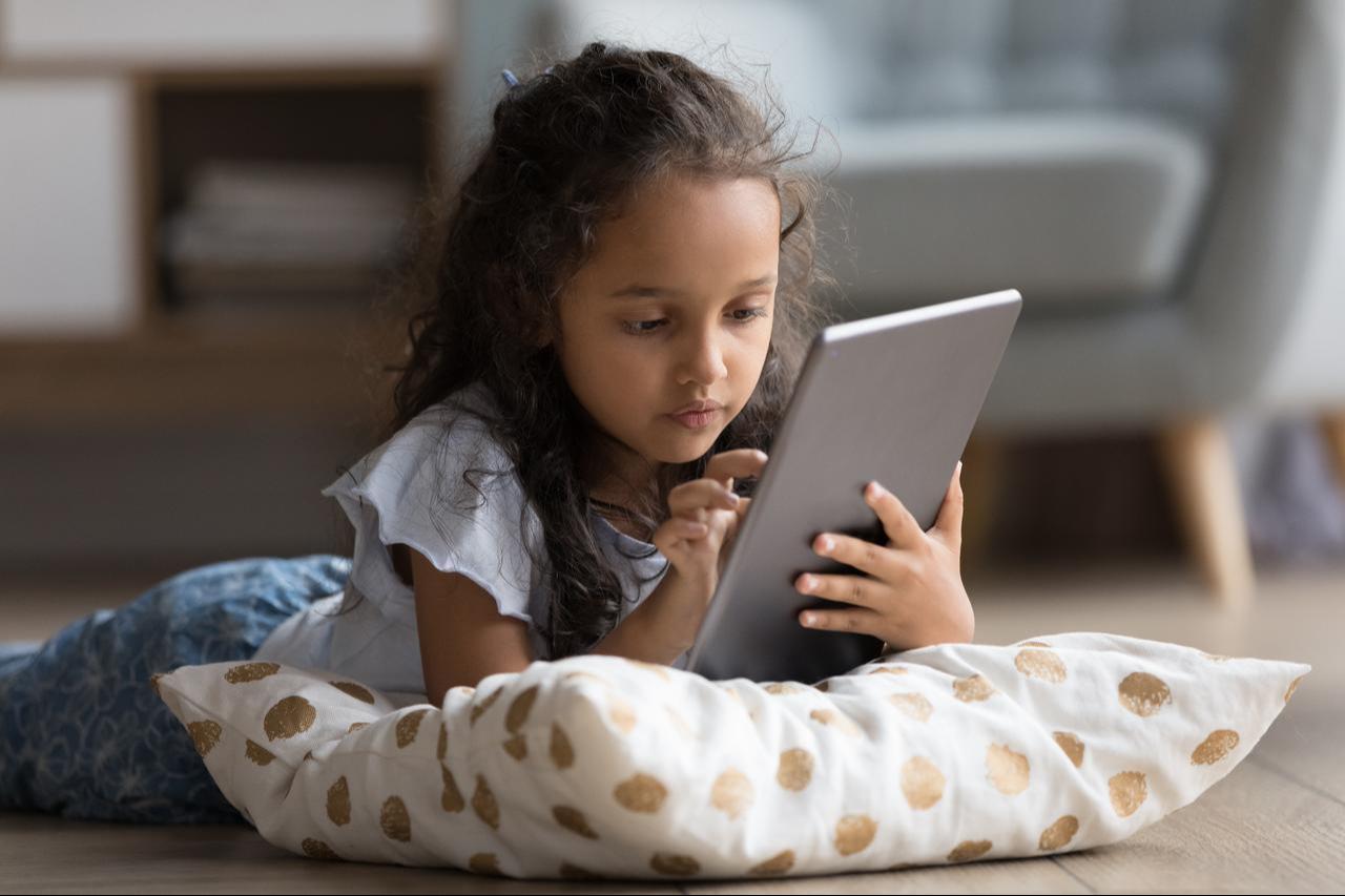 A child uses a tablet at home, illustrating children's growing engagement with digital devices and online platforms. (Adobe Stock Photo)