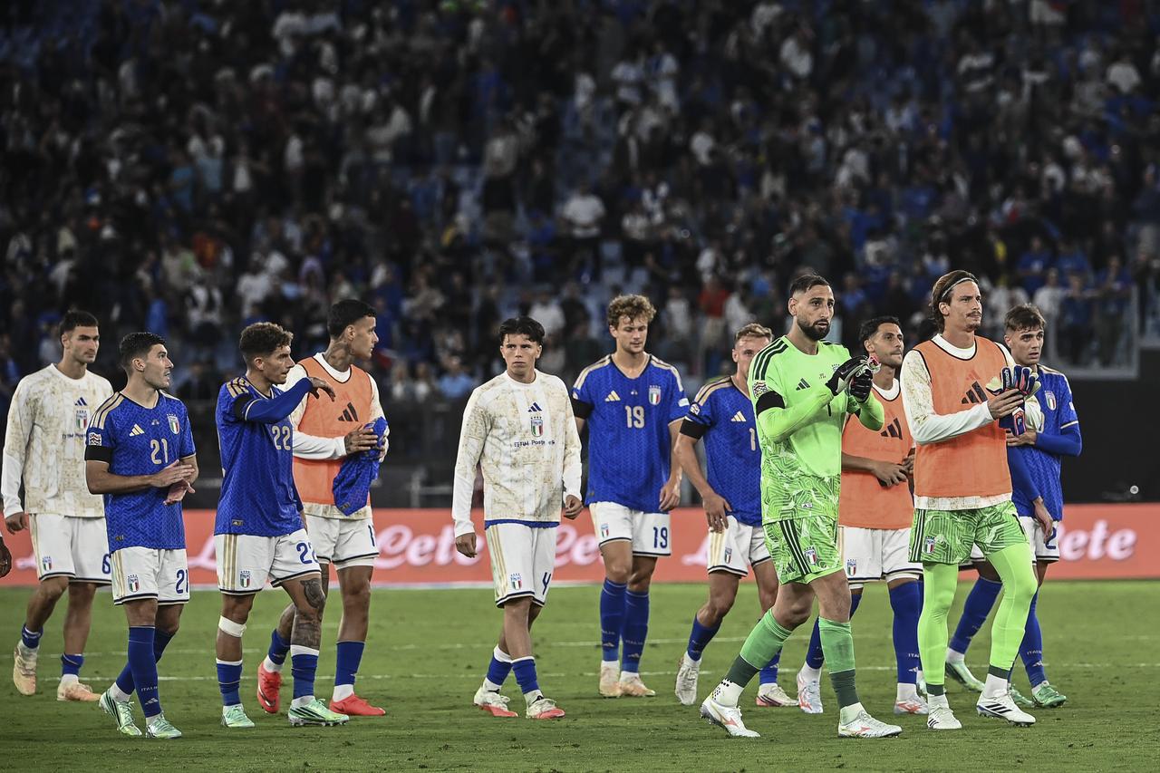 Italy players acknowledge supporters following their UEFA Nations League match against Belgium at Stadio Olimpico in Rome, Italy, Sept. 25, 2026. (AA Photo)