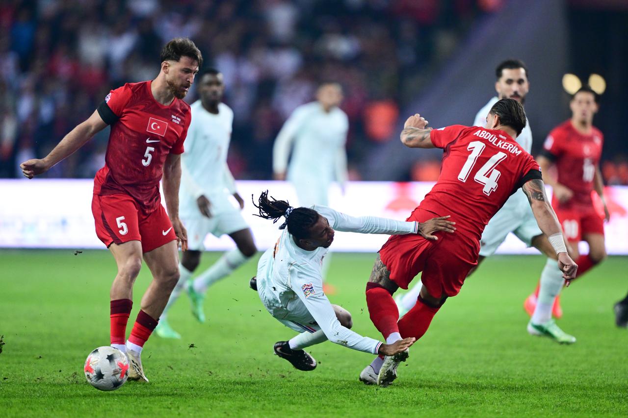 1. Türkiye's Abdulkerim Bardakci challenges a France player during their UEFA Nations League match at Kocaeli Stadium in Kocaeli, Türkiye, Sept. 25, 2026. (AA Photo)