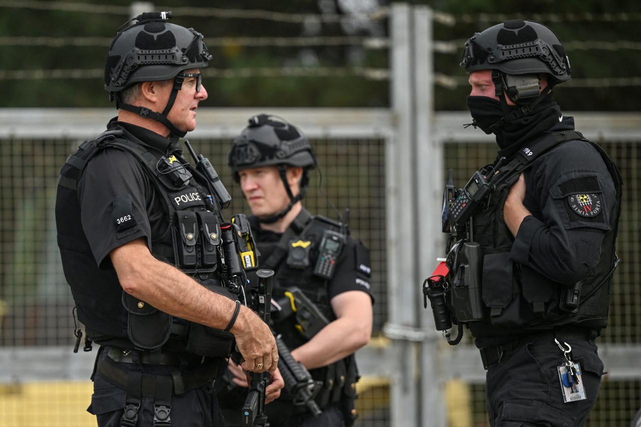 UK police hold 5 men on suspicion of plotting terrorist act near RAF Fairford