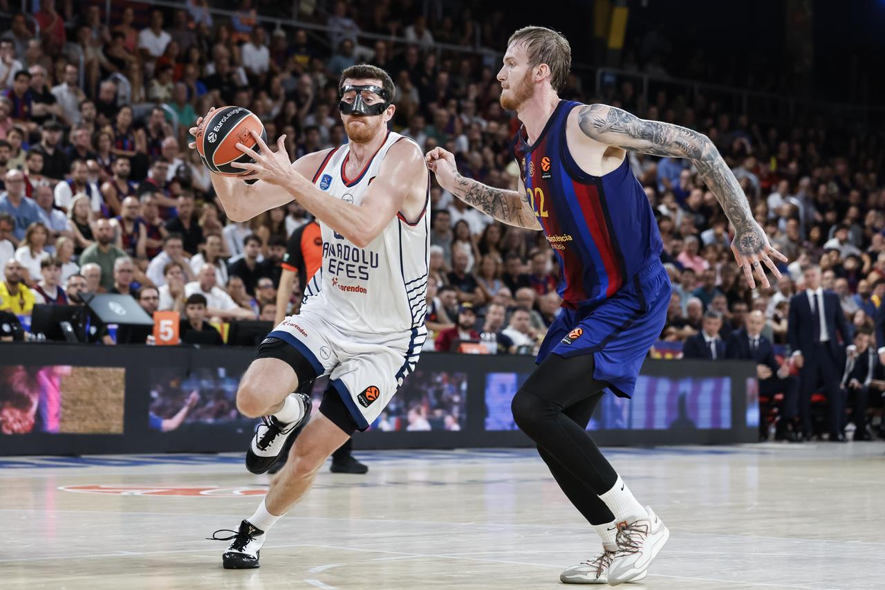 Anadolu Efes hosts Real Madrid in EuroLeague as both chase first win