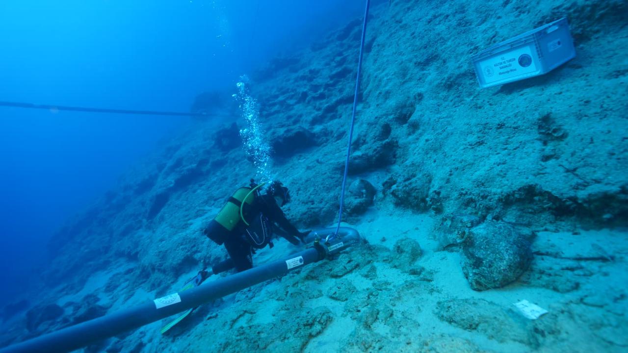 An underwater archaeologist works at the Adrasan shipwreck site, where thousands of ancient ceramic objects have been uncovered at depths of up to 55 meters. (AA Photo)