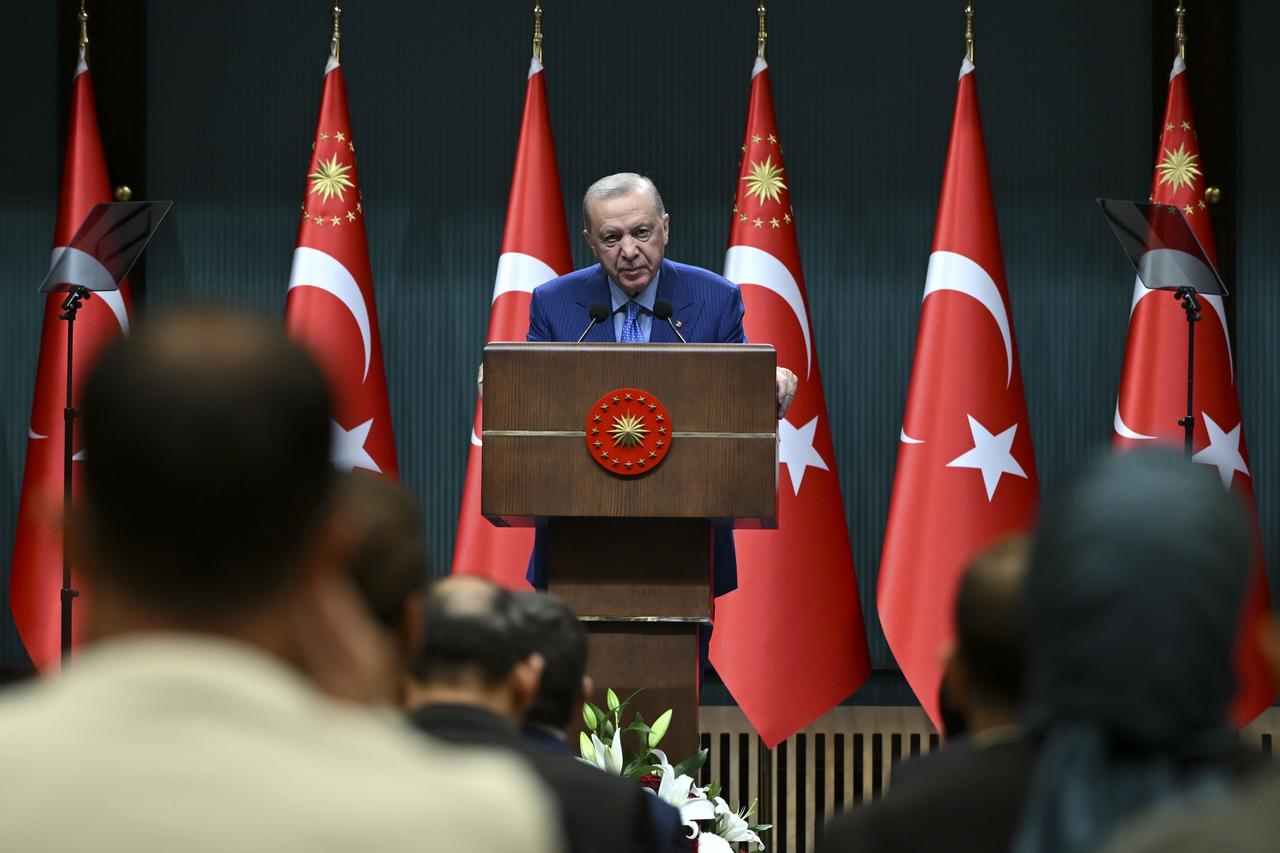 Erdogan to meet economy chiefs, says Türkiye fund crisis remains limited