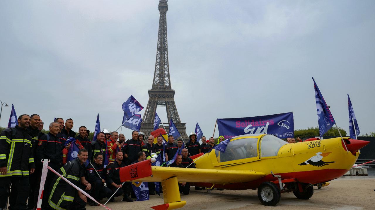 French firefighters camp at Eiffel Tower over resource shortages