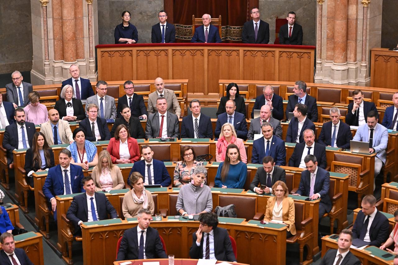 Hungary's President Andras Baka (C-Back) is seen in the presidential box of the parliament chamber in Budapest, Hungary, on September 28, 2026. (AFP Photo)