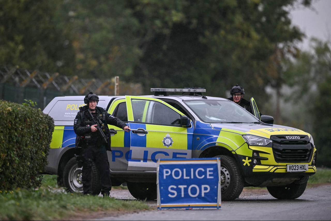 Armed police man a roadblock while posted outside RAF Fairford base in Fairford, south-west England on September 27, 2026. (AFP Photo)