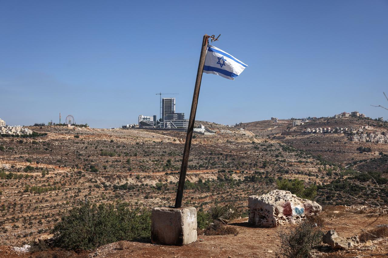 Israel revokes Dutch diplomats' status in Ramallah over settlement goods ban Image
