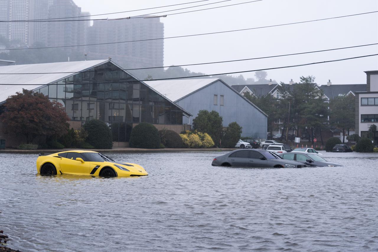 Vehicles sit partially submerged in floodwaters during a nor'easter storm in Edgewater, New Jersey, U.S., Sept. 26, 2026. (AA Photo)