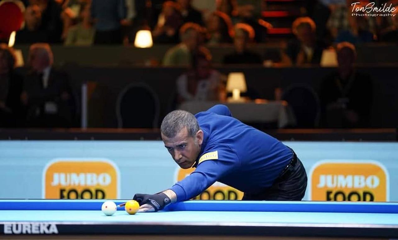 National billiard player Tayfun Tasdemir hit the ball during a game. (Photo via Facebook/Tayfun Tasdemir)