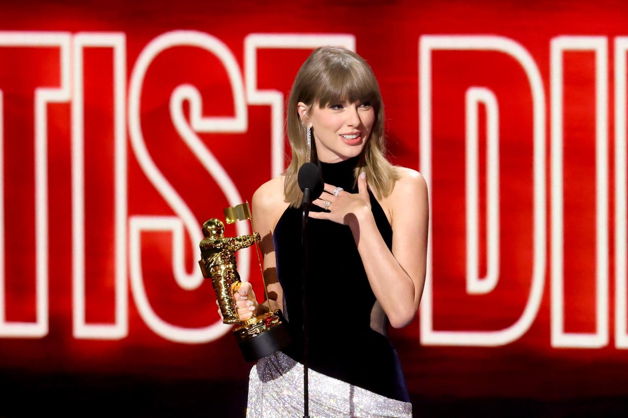 Taylor Swift becomes most awarded artist in MTV VMAs history