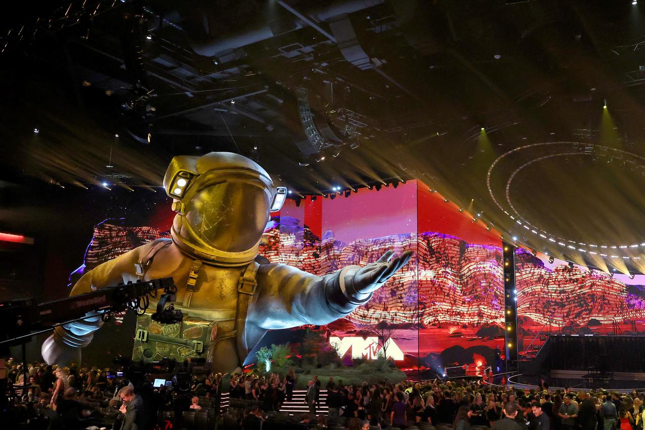 A giant MTV award figure forms part of the stage production at the 2026 MTV Video Music Awards in Los Angeles, Sept. 27, 2026. (AFP Photo)