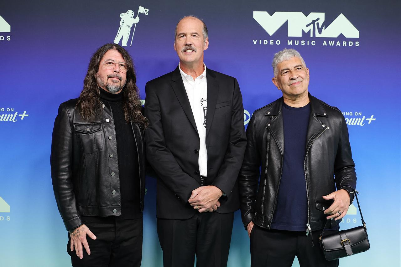 (L-R) Dave Grohl, Krist Novoselic and Pat Smear of Nirvana pose on the arrivals carpet at the 2026 MTV Video Music Awards in Los Angeles, Sept. 27, 2026. (AFP Photo)