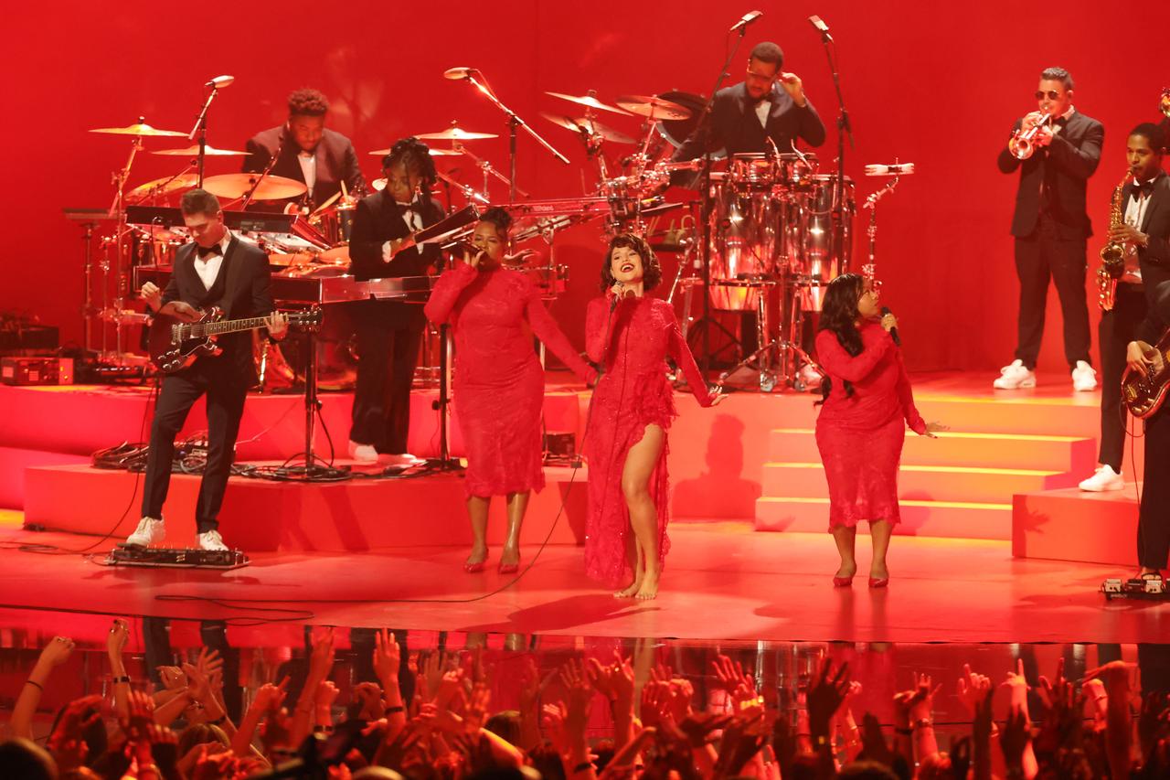 Raye performs onstage during the 2026 MTV Video Music Awards in Los Angeles, Sept. 27, 2026. (AFP Photo)