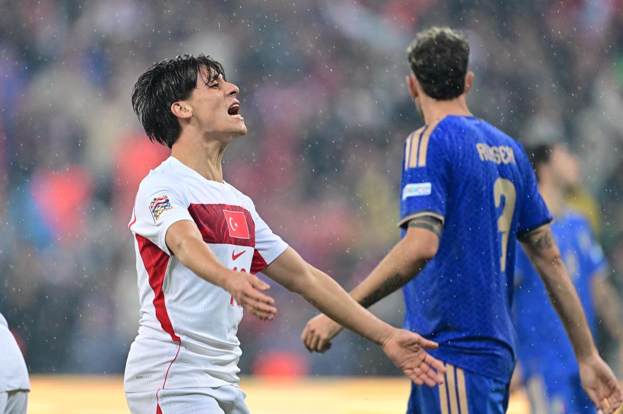 Arda Guler of Türkiye celebrates after his teammate Baris Alper Yilmaz scored a goal during the UEFA Nations League A Group 1 match between Turkiye and Italy at Yuzuncu Yil Ataturk Stadium in Bursa, Türkiye on September 28, 2026. (AA Photo)