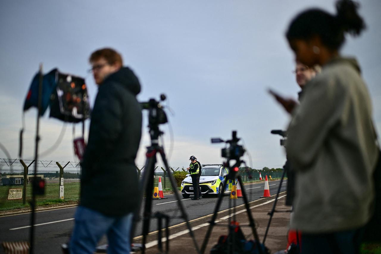 UK PM calls emergency meeting over suspected airbase bomb plot