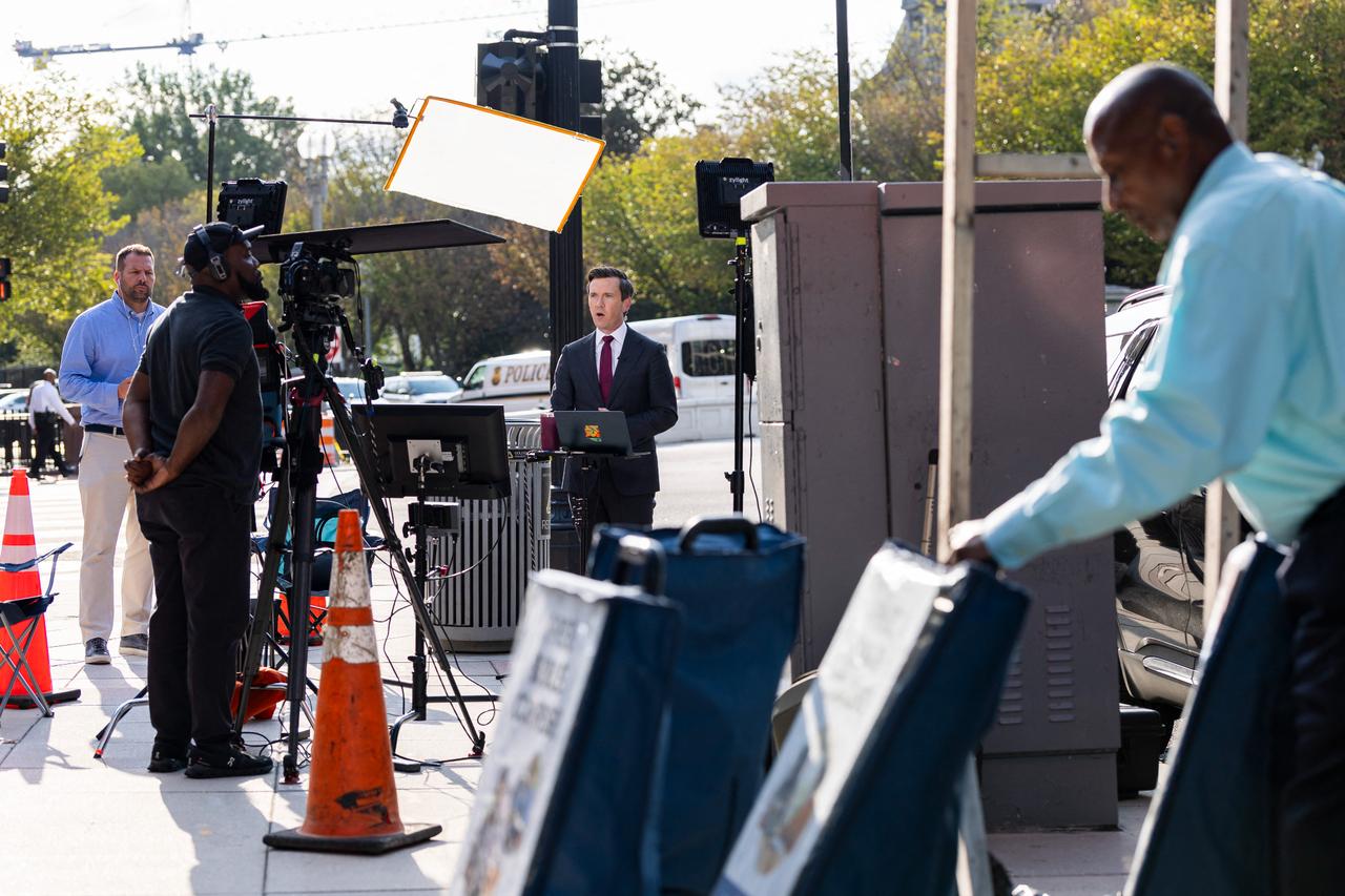 CNN, MS NOW, Politico seek White House access until lawsuit resolves