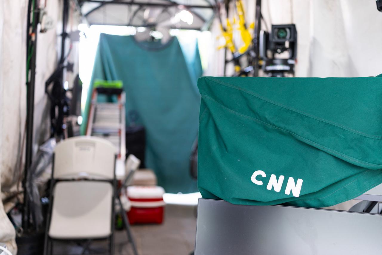 The CNN booth remains empty on the White House grounds on September 21, 2026 in Washington, DC. (AFP Photo)