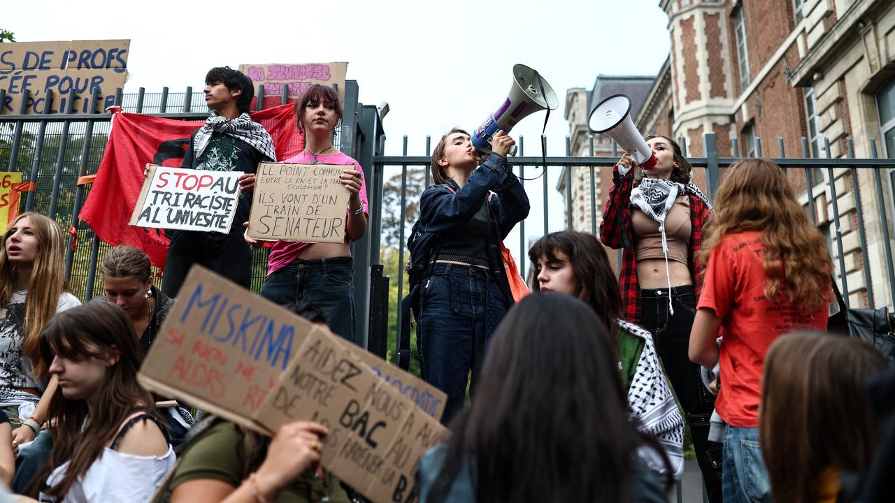French teens clash with police as school blockades spread Image