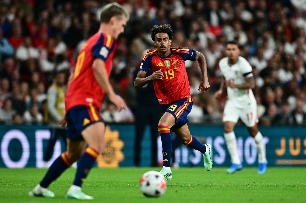 Spain's striker #19 Lamine Yamal runs for the ball during the UEFA Nations League, League A - Group 3, football match between England and the Spain at Wembley Stadium in London on September 26, 2026. (AFP Photo)