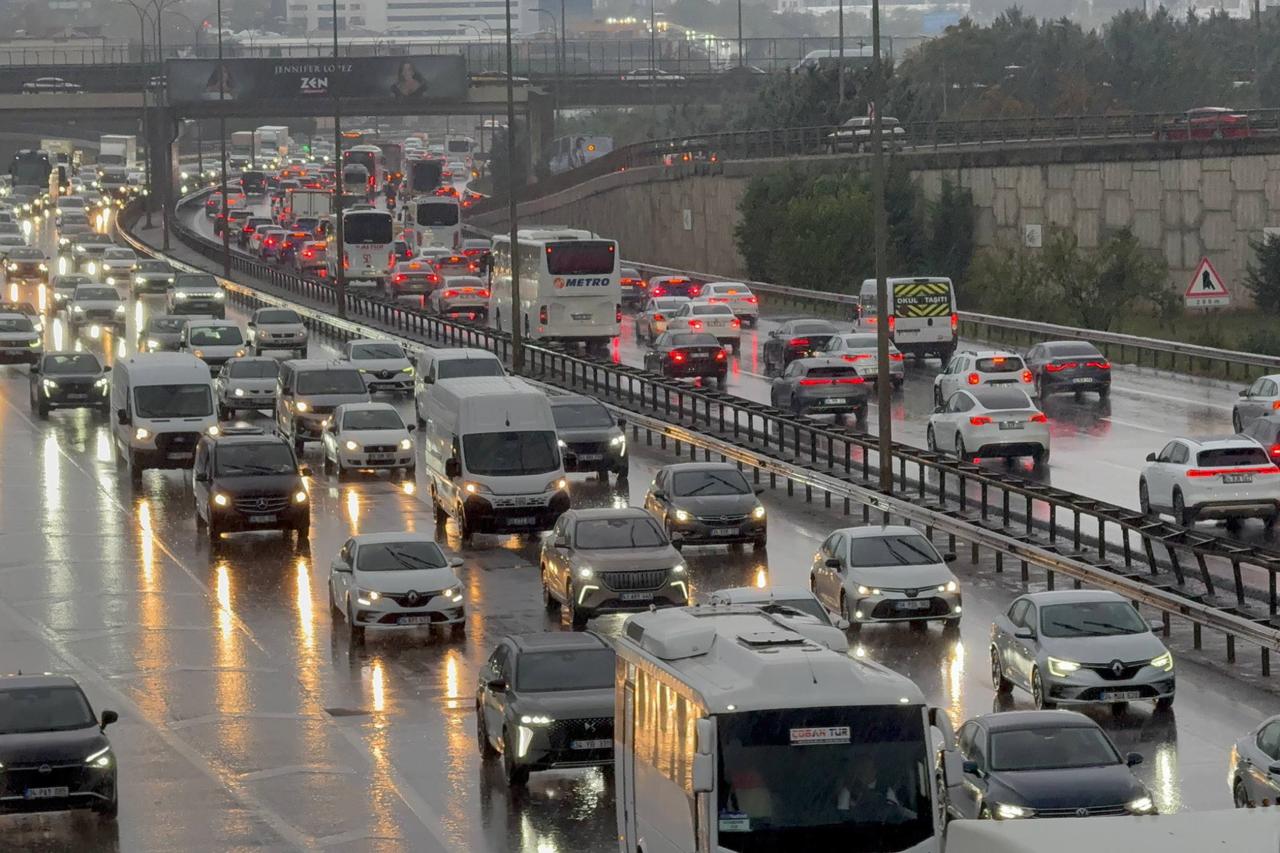 Morning rain drives Istanbul traffic congestion to 74%