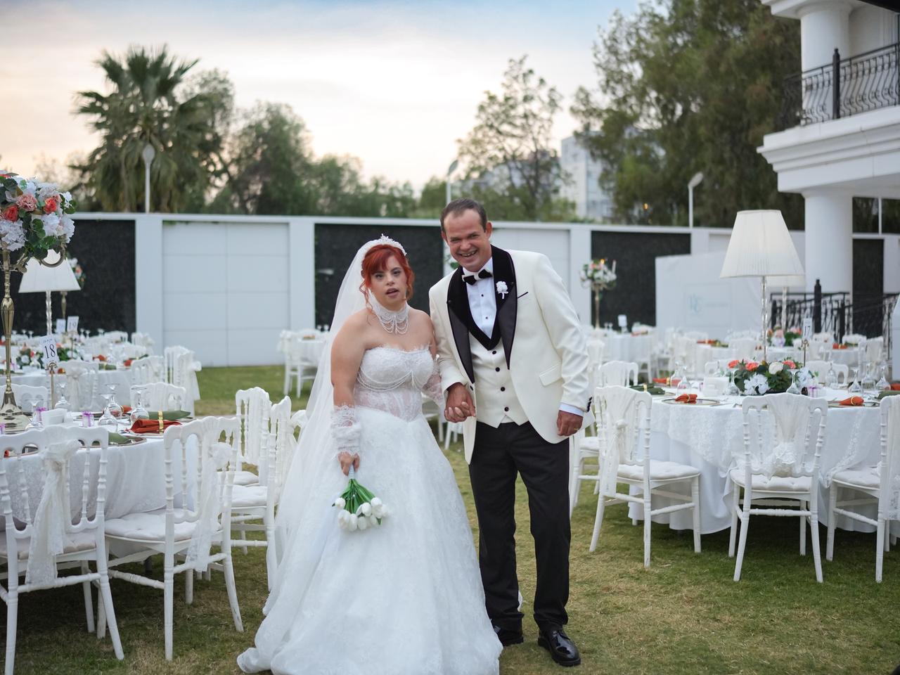 Betim Ercayan Terzi poses alongside her husband, Fikri Terzi, following their wedding ceremony in Karsiyaka, Izmir. (AA Photo)